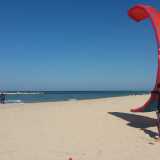 Servono per praticare il kitesurf, uno sport che consiste nel farsi trainare sull�acqua dagli aquiloni (�kite� in inglese) sfruttando la forza del vento